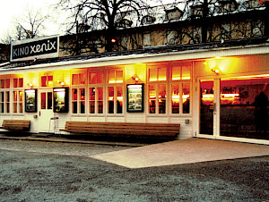 (c) Kino Xenix