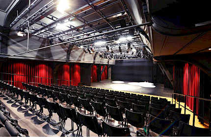 Theatre ABC, Act 1