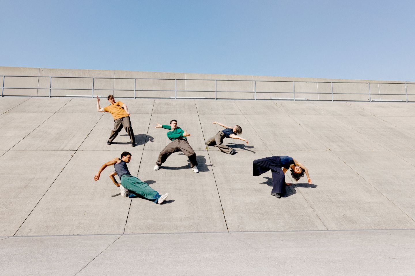 «We met here»: Tanzperformance von Choreograf Raphael Smadja in Ko-Produktion mit dem Tanzhaus Zürich. © Helen Ree