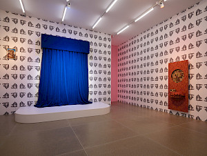 Installationsansicht Klodin Erb
Vorhang fällt Hund bellt
21.9.2025 – 4.1.2026, Aargauer Kunsthaus
Foto: David Aebi, Burgdorf