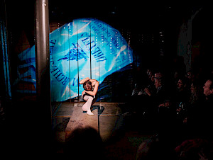 Performance Tarren Johnson & Joel Cocks zur Eröffnung «Suzanne Perrottet. After Dada, After Dance», Cabaret Voltaire 2025. Photo: Romain Mader