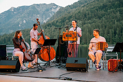 Das Trio Trëi und Simone Felbers iheimisch