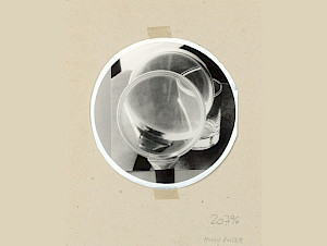 Hugo+Suter%2c+Ohne+Titel%2c+Foto-Vorlage+f%c3%bcr+%c2%abSol-Gel%c2%bb%2c+1992+Fotografie%2c+teilweise+%c3%bcberarbeitet%2c+auf+Karton+aufgeklebt+29%2c5+%c3%97+23%2c6+cm%2c+Inv.-Nr.+1995.67.1%2c+%c2%a9+Hugo+und+Mariann+Suter+Stiftung