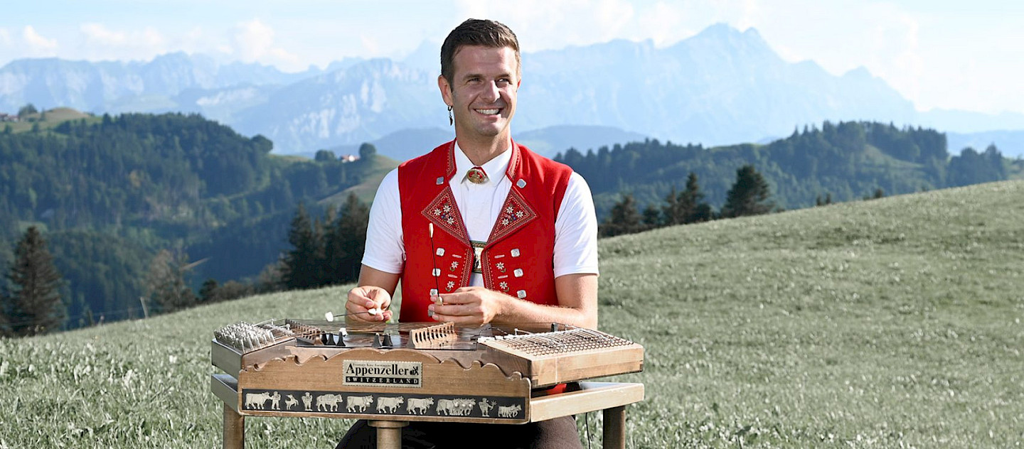 HackBrett, organ pipe, alphorn